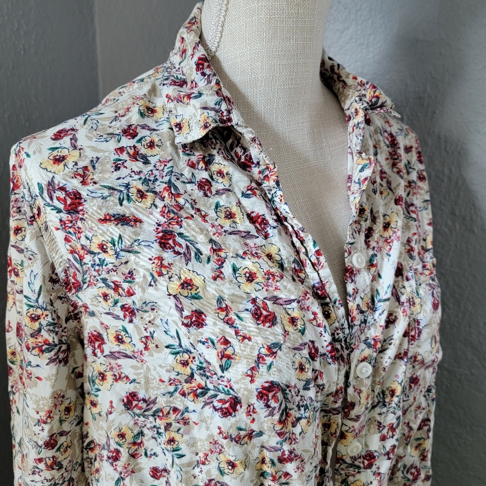 Floral button up - Picture 2 of 3